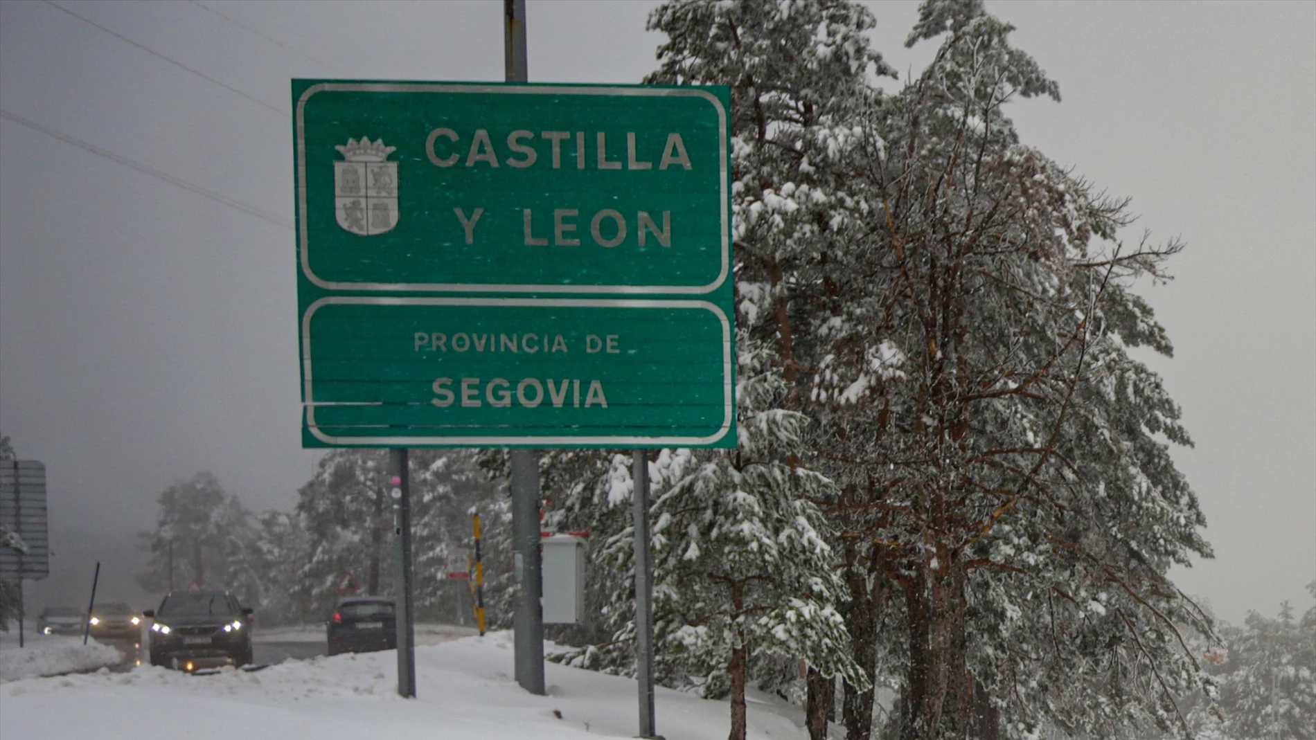 Señal que indica la entrada a la Comunidad de Castilla y León provincia de Segovia. Señal que indica la entrada a la Comunidad de Castilla y León provincia de Segovia.