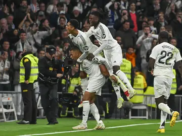 Mbappé celebra su golazo ante el Sevilla (4-2) Mbappé celebra su golazo ante el Sevilla (4-2)