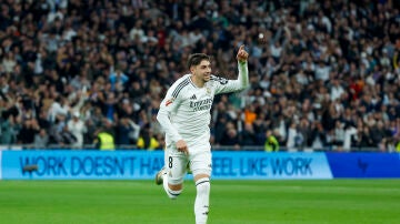 Fede Valverde celebra su gol ante el Sevilla