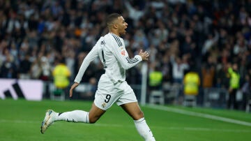 Mbappé celebra su gol ante el Sevilla en el Bernabéu