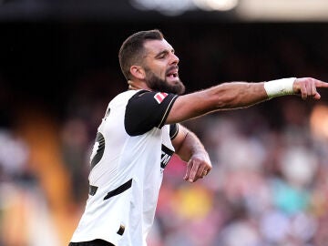 Luis Rioja (Valencia) durante el partido ante el Alavés