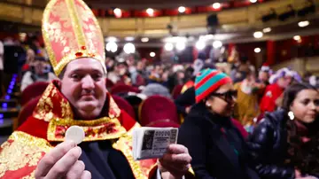 El obispo, apodado así por su ya icónico disfraz El obispo, apodado así por su ya icónico disfraz