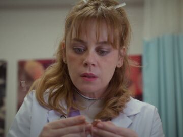 Bahar descubre que el hombre que busca a su hija en el hospital es&hellip; &iexcl;el padre de Rengin!