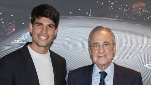 Carlos Alcaraz, junto a Florentino P&eacute;rez