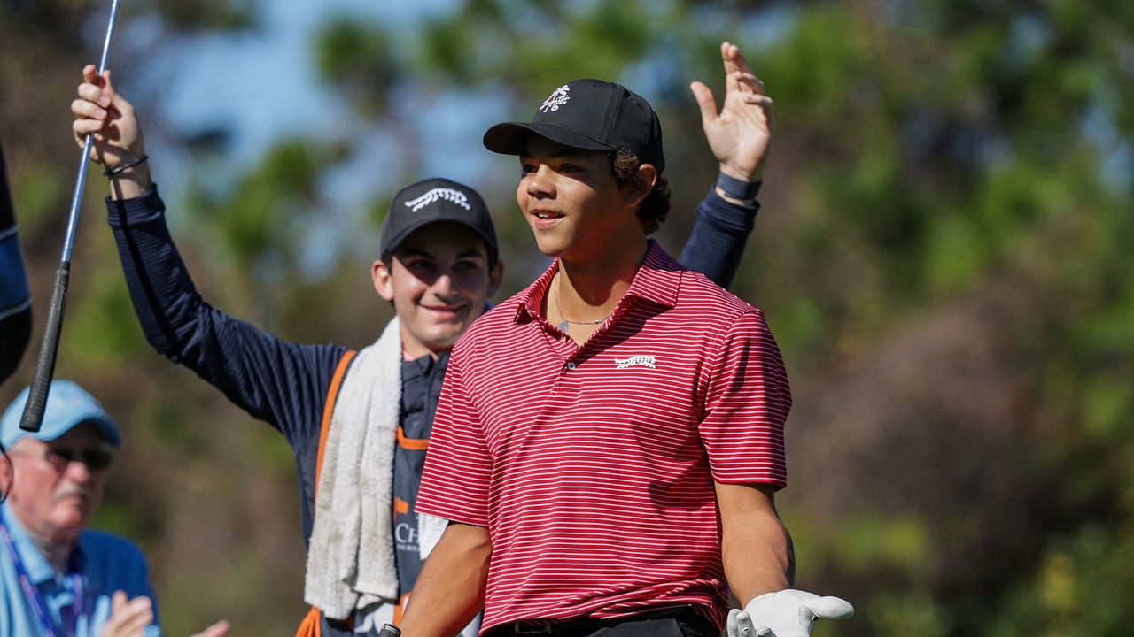 El magistral golpe del hijo de Tiger Woods con el que alucina el mundo del golf El magistral golpe del hijo de Tiger Woods con el que alucina el mundo del golf