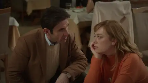 Timur se acerca cada vez más a Bahar, ¿está buscando reavivar la pasión perdida entre ellos? Timur se acerca cada vez más a Bahar, ¿está buscando reavivar la pasión perdida entre ellos?