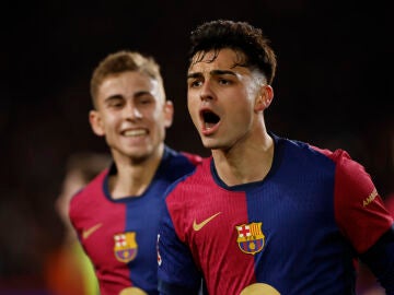 Pedri celebra su gol ante el Atlético de Madrid en Montjuic