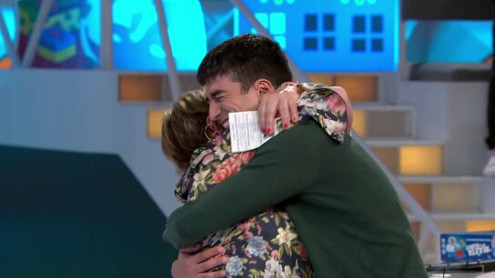 Los tres sin&oacute;nimos que coronan a Iker y Maricruz en la gran final de La ruleta de la suerte