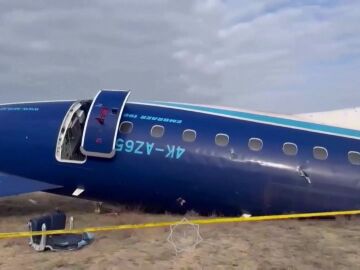 Avión estrellado en Kazajistán