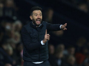 Carlos Corberán, en un partido con el West Bromwich Albion FC