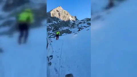 Se busca a un montañero en los Picos de Europa. Se busca a un montañero en los Picos de Europa.