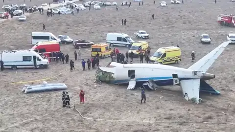 imagnes ineditas previas accidente al kazajistan ala rota y mascaras de oxigeno imagnes ineditas previas accidente al kazajistan ala rota y mascaras de oxigeno