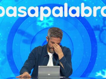 Roberto Leal amenaza con dejar Pasapalabra por &lsquo;culpa&rsquo; de Rosa y Manu: &ldquo;Como no acert&eacute;is esto, dimito&rdquo;