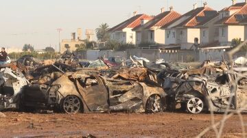 Coches destrozados por la Dana