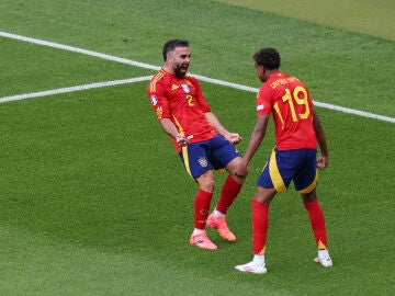 Lamine Yamal y Carvajal celebran un gol durante la Eurocopa de Alemania