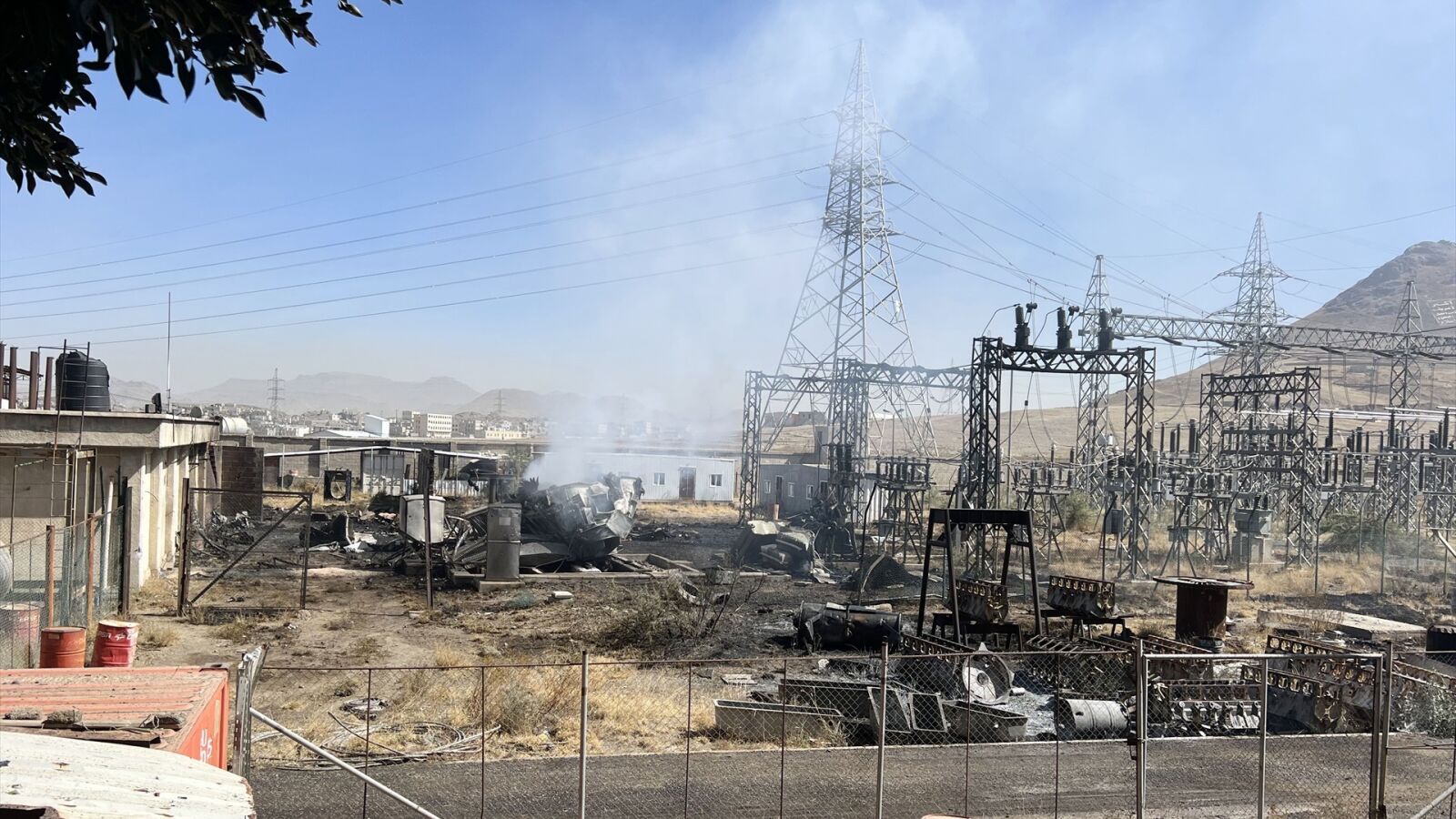 Al menos seis los muertos y 40 heridos tras los bombardeos israelíes a un aeropuerto de Yemen