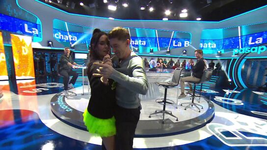 La sensual clase de bachata de Adri&aacute;n Lastra con Cristina Pedroche en La Pista
