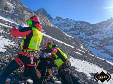 Operativo de búsqueda asistiendo al joven montañero