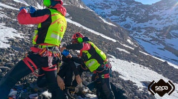 Operativo de búsqueda asistiendo al joven montañero