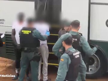 Detenidos los patrones de un cayuco acusados de asesinar a cuatro migrantes antes de llegar a Canarias