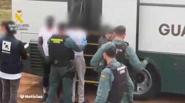 Detenidos los patrones de un cayuco acusados de asesinar a cuatro migrantes antes de llegar a Canarias