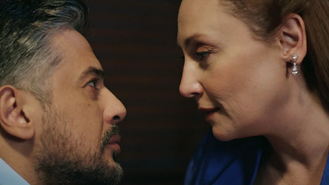 ¡Un golpe devastador! Ferit descubre la traición de Orhan con Ifakat en una escena impactante