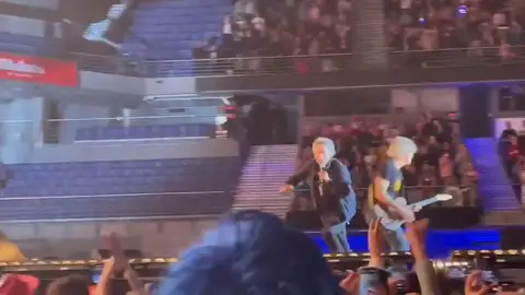 Imagen de la caída de Miguel Ríos. Imagen de la caída de Miguel Ríos.