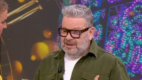 Chicote, a minutos de dar las Campanadas y recibir al 2025: "Creo que el vestido de Cris pesa 30 kilos" Chicote, a minutos de dar las Campanadas y recibir al 2025: "Creo que el vestido de Cris pesa 30 kilos"