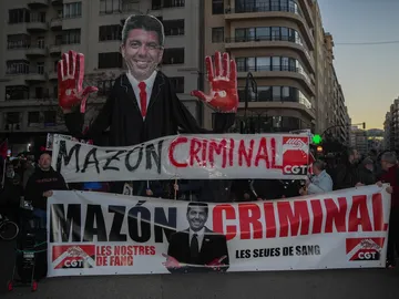 Una nueva manifestación exige dimisión de Mazón por la dana y muestra "toda la rabia del pueblo dos meses después" Una nueva manifestación exige dimisión de Mazón por la dana y muestra "toda la rabia del pueblo dos meses después"