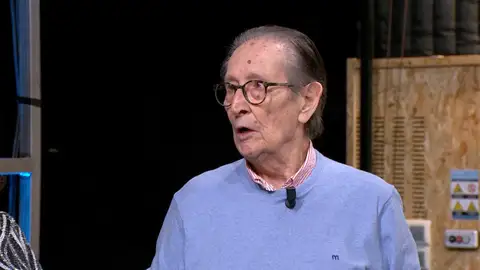 La familia de Manuel le sorprende en Nochevieja y monta una exposición para demostrar su arte como pintor La familia de Manuel le sorprende en Nochevieja y monta una exposición para demostrar su arte como pintor