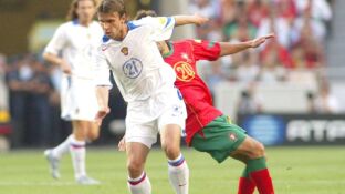 Aleksei Bugayev, en un partido ante Portugal en la Euro 2004