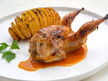 Un plato para empezar bien el a&ntilde;o: codornices con salsa de naranja y patatas hasselback