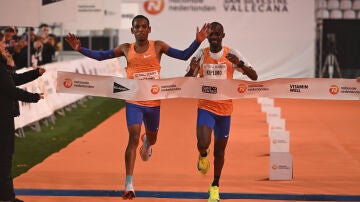 Berihu Aregawi y Jacob Kiplimo en la San Silvestre Vallecana