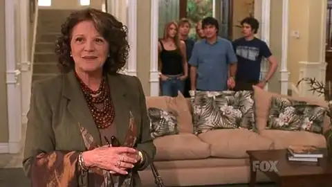 Linda Lavin en The O.C. Linda Lavin en The O.C.