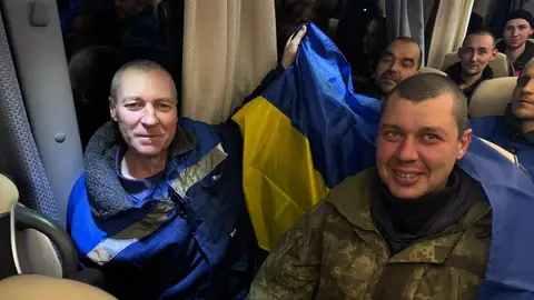 Soldados Ucranianos, regresando a casa con sus familias. Soldados Ucranianos, regresando a casa con sus familias.