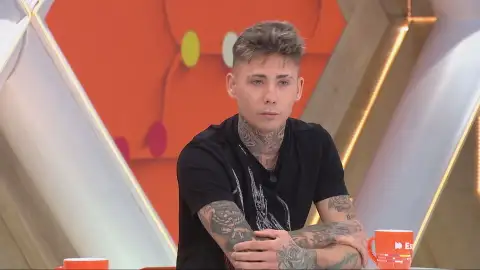 Nano, joven, trabajador, e influencer Nano, joven, trabajador, e influencer