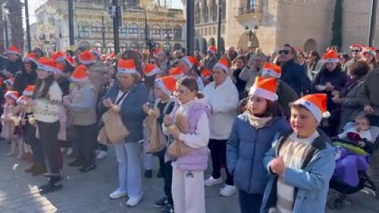 La Plaza Mayor de Palma del R&iacute;o celebra con gran &eacute;xito sus singularidades Campanadas de Naranja