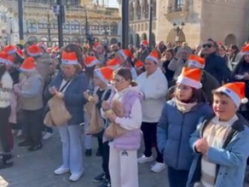 La Plaza Mayor de Palma del Río celebra con gran éxito sus singularidades Campanadas de Naranja