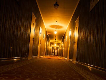 Pasillo de un motel