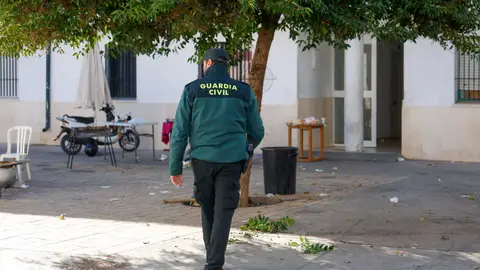 Un guardia civil desplegado en el lugar del tiroteo Un guardia civil desplegado en el lugar del tiroteo