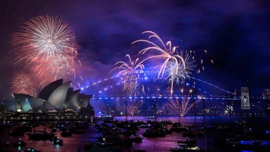 Fuegos artificiales sobre la bah&iacute;a de S&iacute;dney.