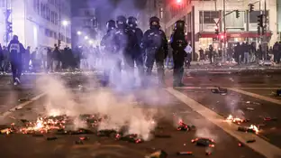 Policías antidisturbios durante las celebraciones de Nochevieja en Berlín Policías antidisturbios durante las celebraciones de Nochevieja en Berlín