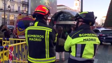 Bomberos en la estación de Sol, en Madrid