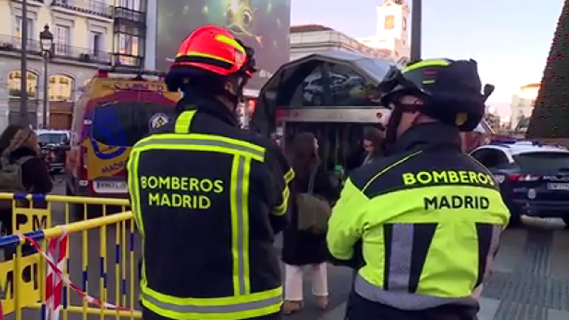 Bomberos en la estación de Sol, en Madrid Bomberos en la estación de Sol, en Madrid