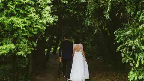 Novios en la naturaleza Novios en la naturaleza