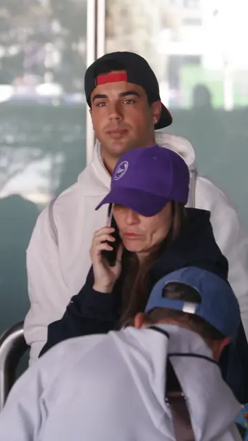 Óscar Casas en el aeropuerto de Madrid Óscar Casas en el aeropuerto de Madrid