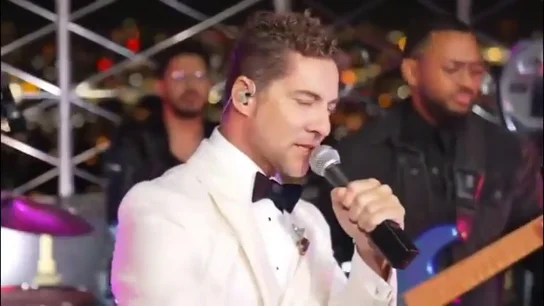 David Bisbal en el Empire State David Bisbal aparece sobre el cielo de Nueva York con su hit navideño para dar la bienvenida al 2025