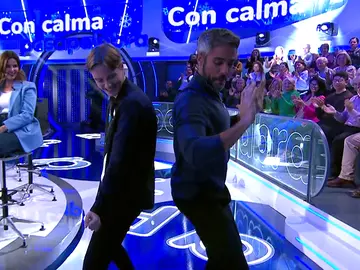 ¡Histórico! Manu se anima a bailar con Roberto Leal tras ganar su duelo en La Pista ¡Histórico! Manu se anima a bailar con Roberto Leal tras ganar su duelo en La Pista