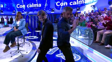 ¡Histórico! Manu se anima a bailar con Roberto Leal tras ganar su duelo en La Pista