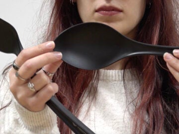 Utensilios de cocina de pl&aacute;stico negro